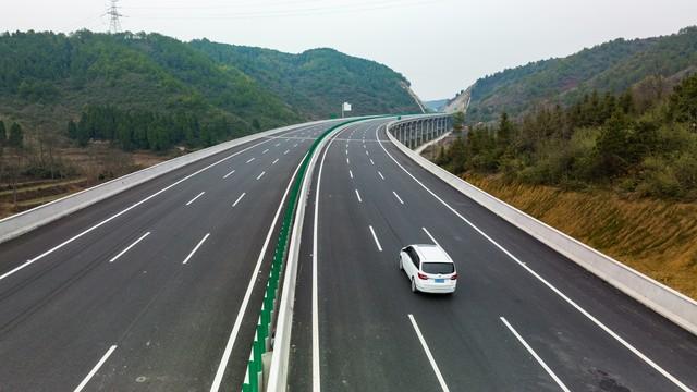 高速省油大實(shí)線kmh竟比這速度多喝25%油實(shí)測數(shù)據(jù)太扎心(圖2)
